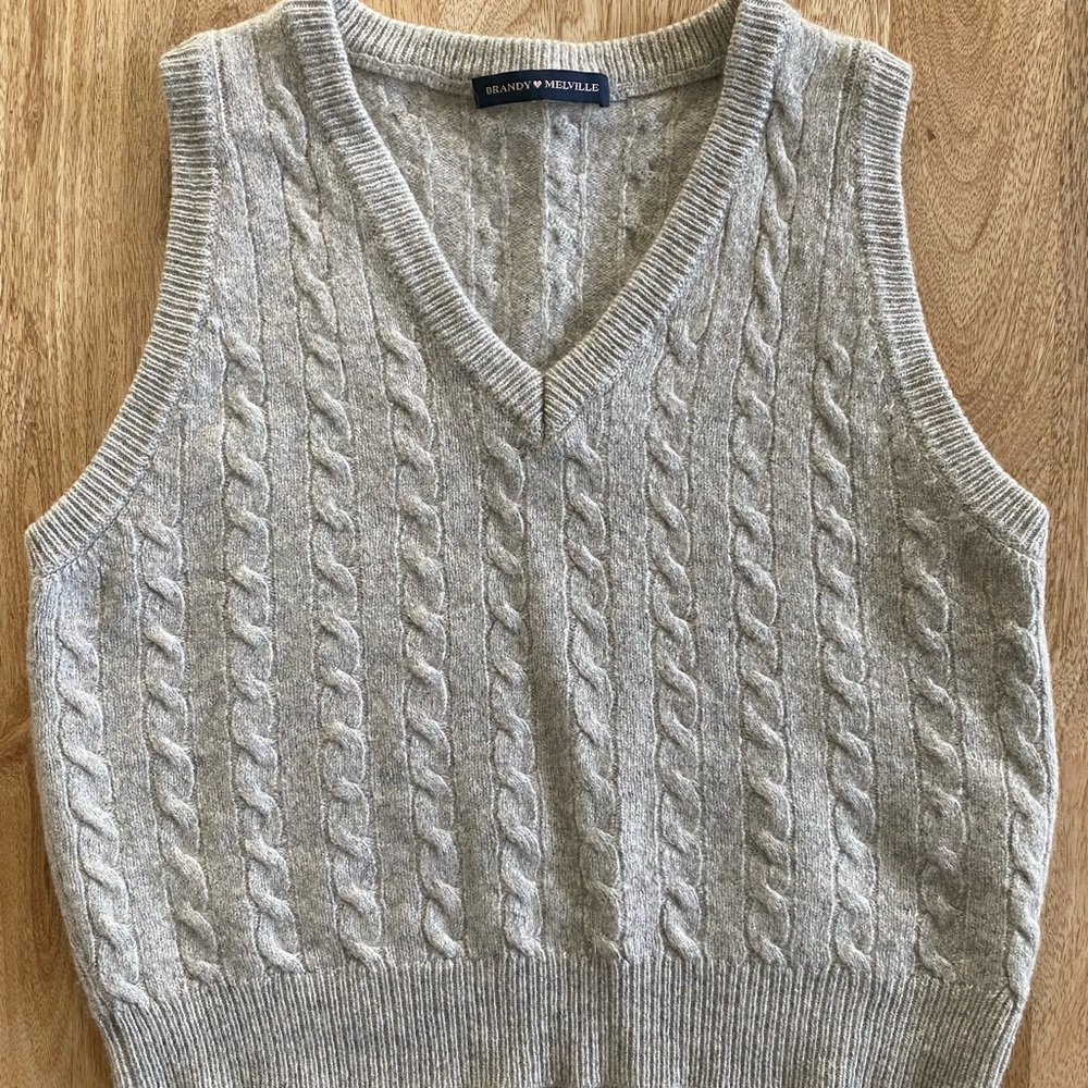 Brandy Melville Light Gray V-Neck Sweater Vest